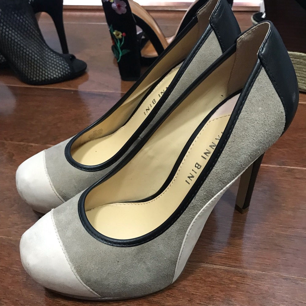 Gianni Bini Tan & Black heels size 6